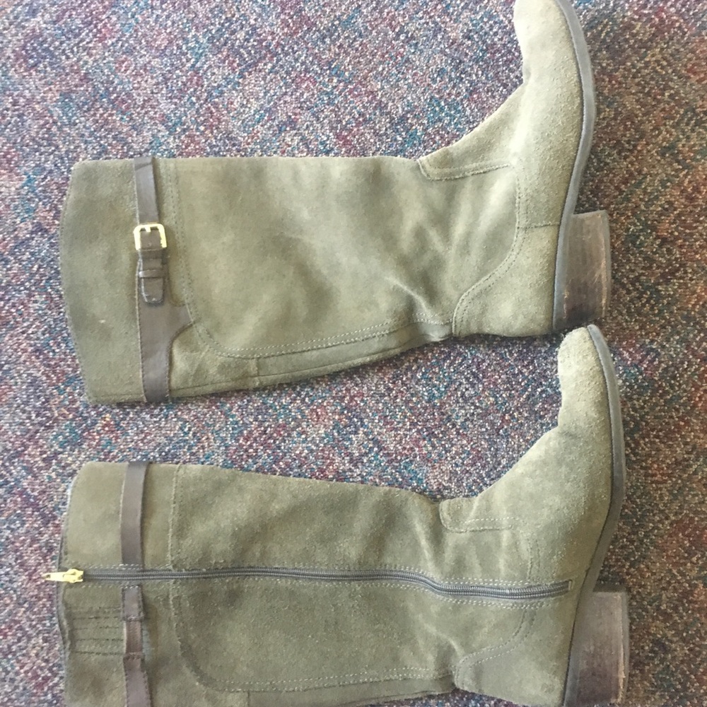 grey boots
